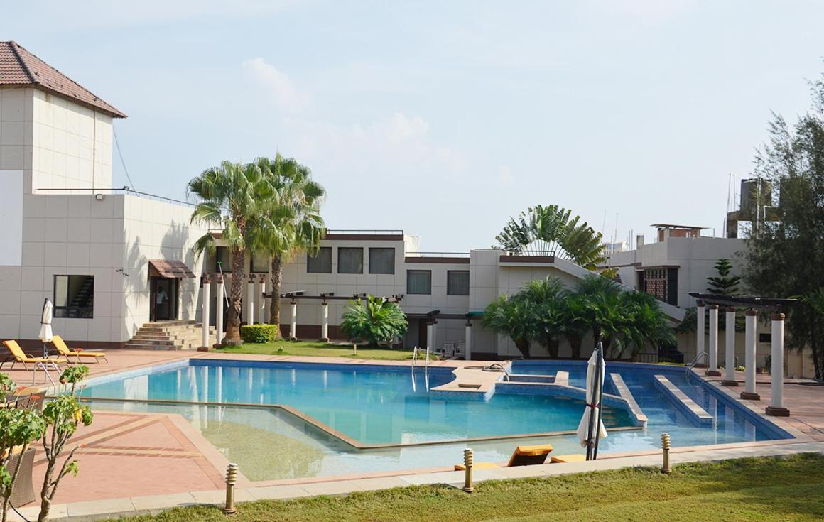 Cotton County Club And Resort Hubli Luaran gambar
