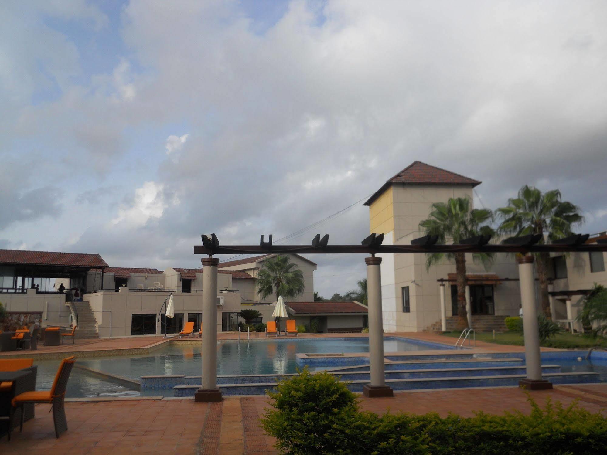 Cotton County Club And Resort Hubli Luaran gambar