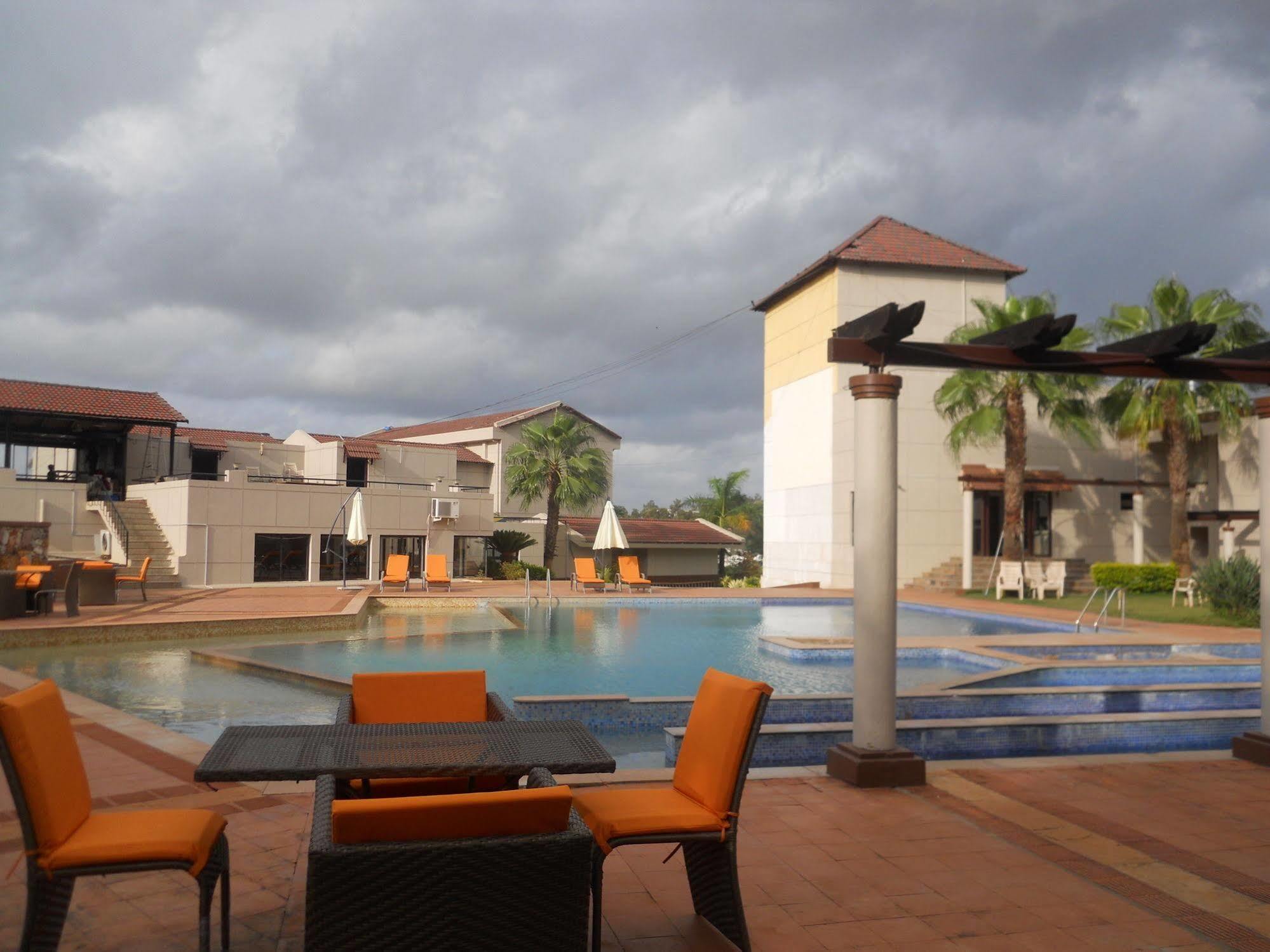 Cotton County Club And Resort Hubli Luaran gambar