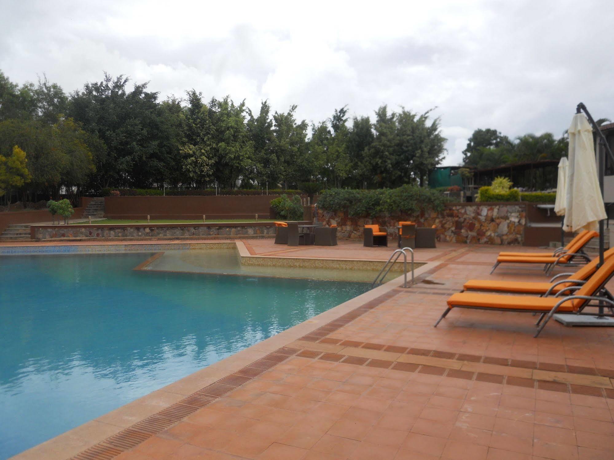 Cotton County Club And Resort Hubli Luaran gambar