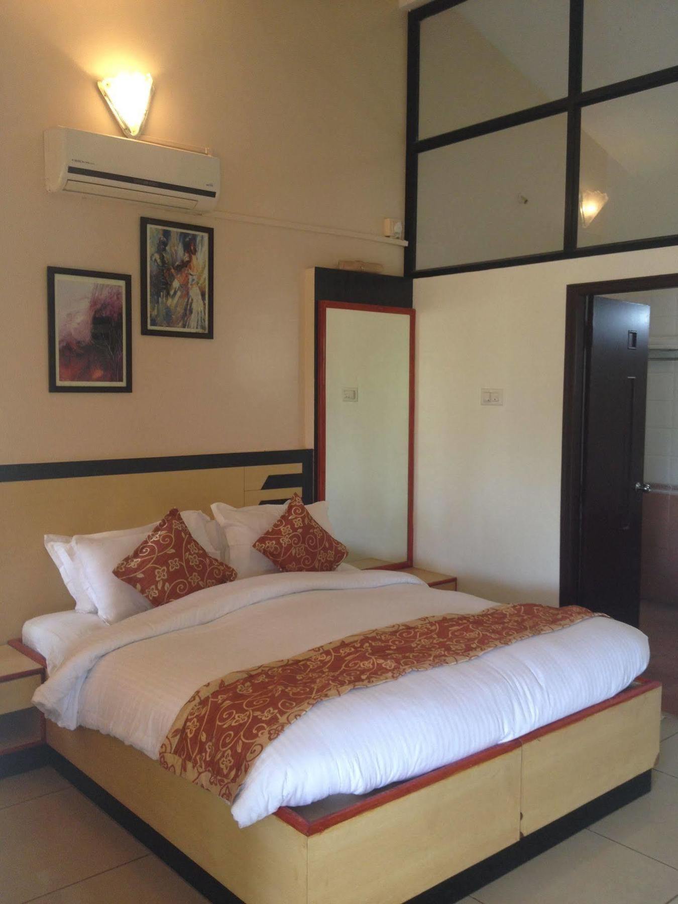 Cotton County Club And Resort Hubli Luaran gambar