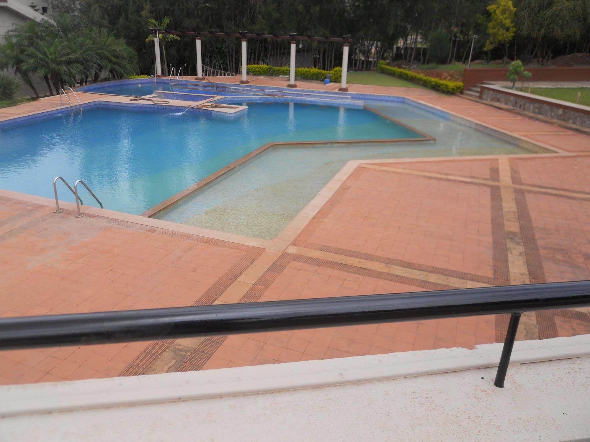 Cotton County Club And Resort Hubli Luaran gambar