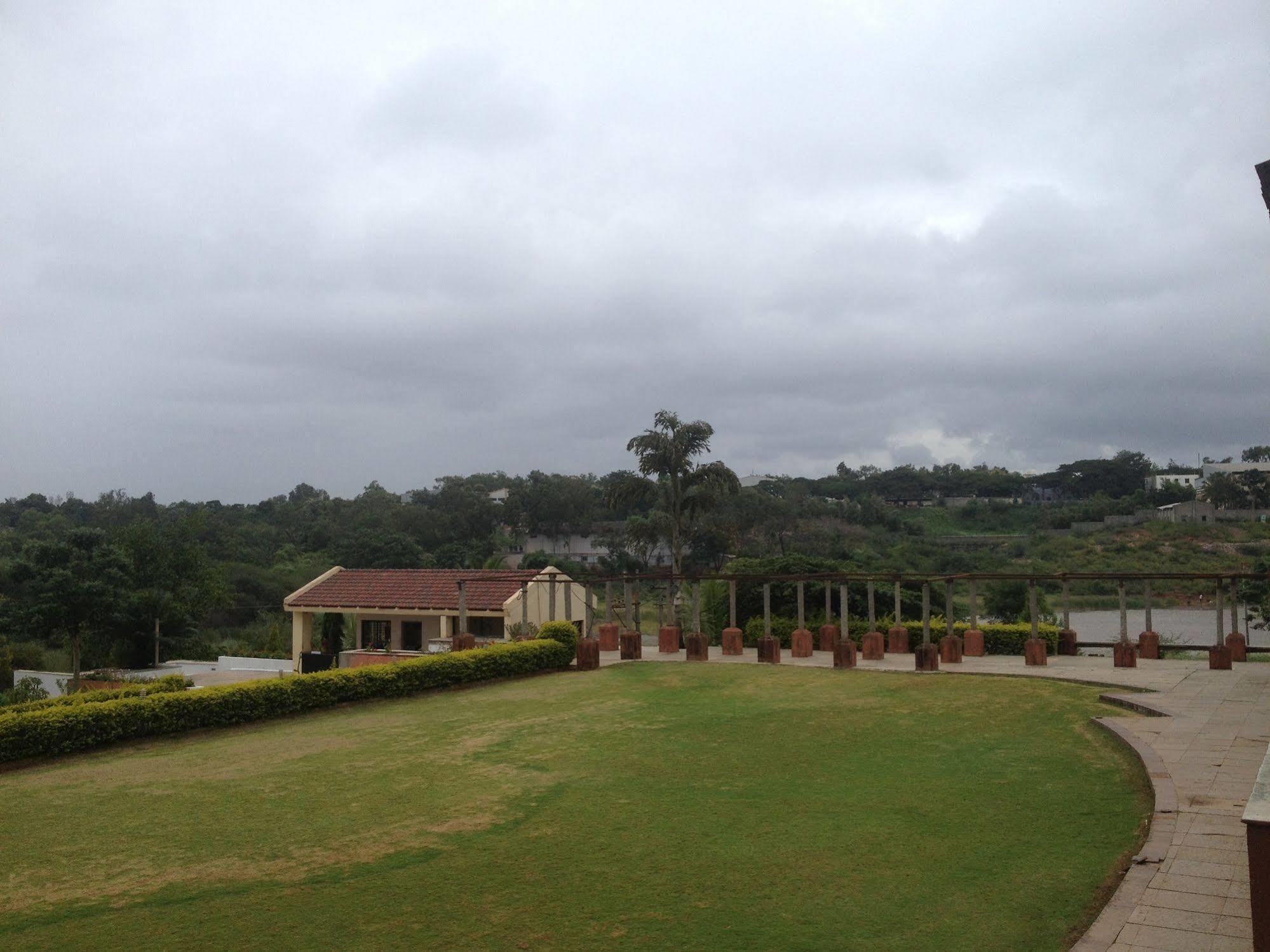 Cotton County Club And Resort Hubli Luaran gambar