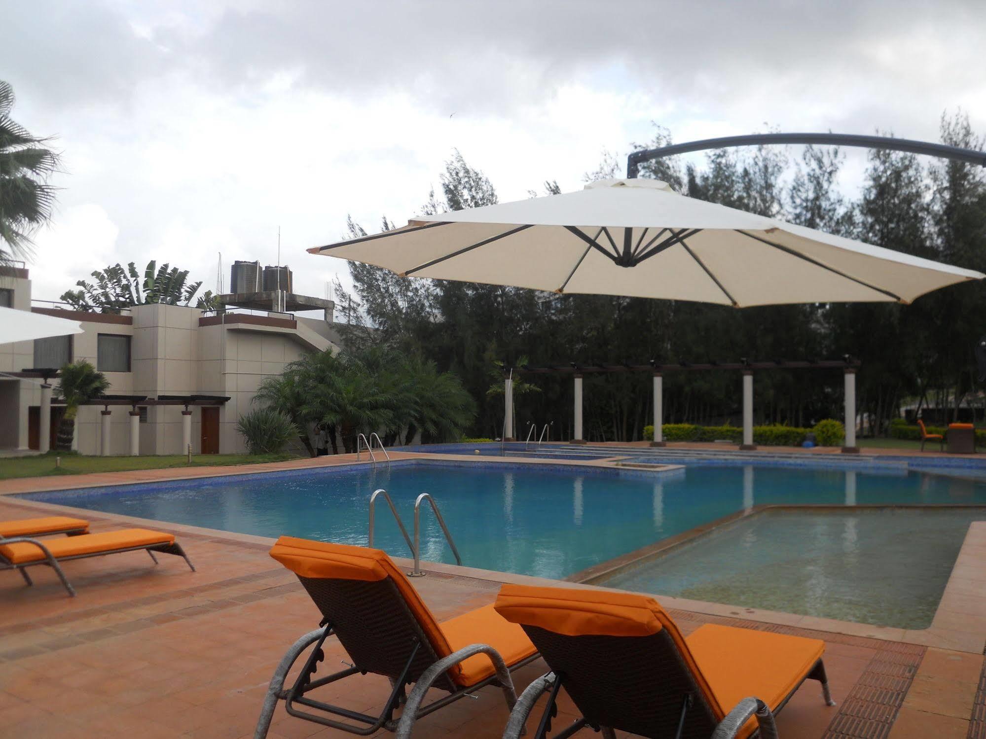 Cotton County Club And Resort Hubli Luaran gambar