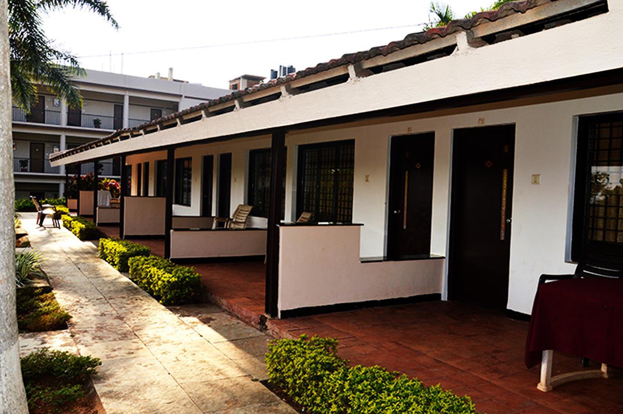 Cotton County Club And Resort Hubli Luaran gambar