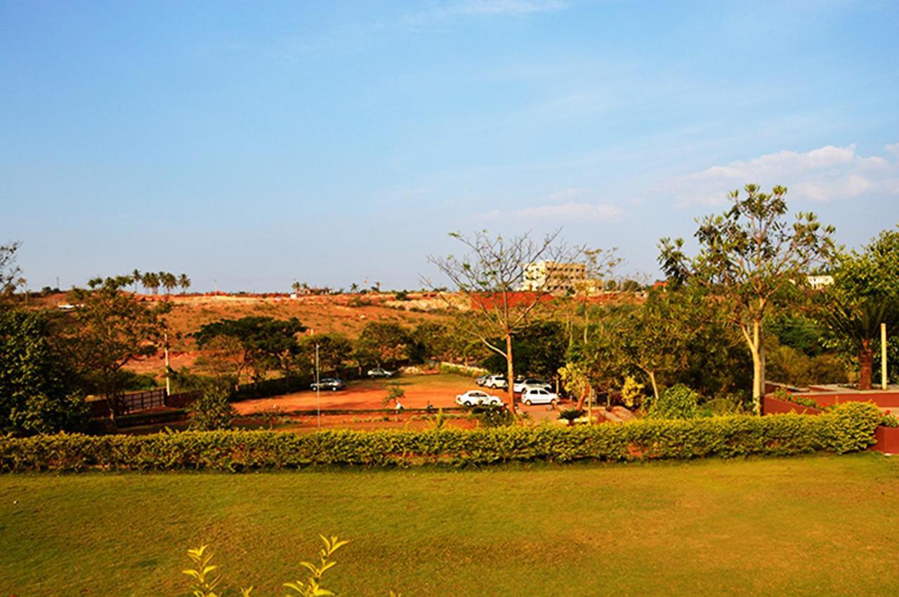 Cotton County Club And Resort Hubli Luaran gambar