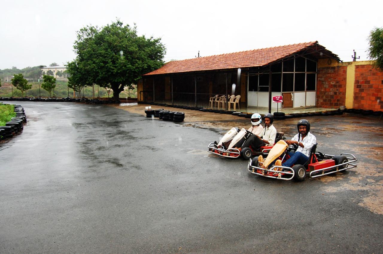 Cotton County Club And Resort Hubli Luaran gambar
