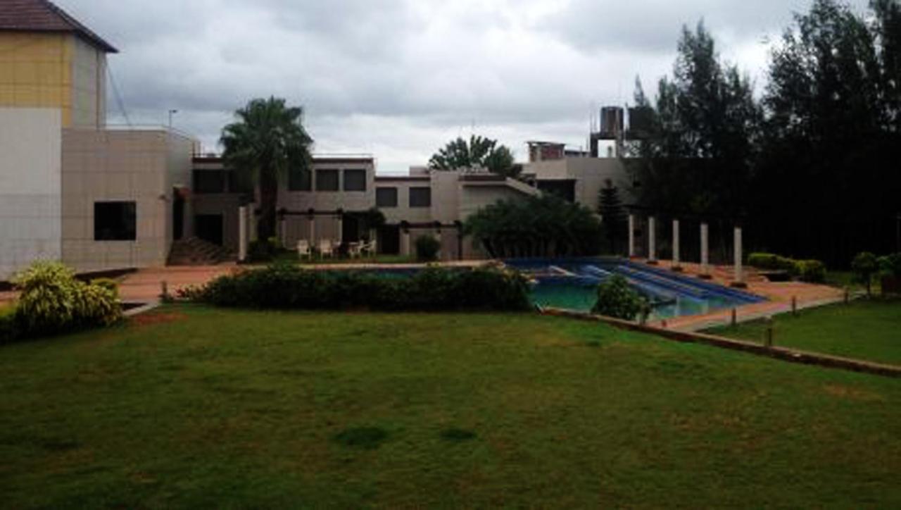 Cotton County Club And Resort Hubli Luaran gambar
