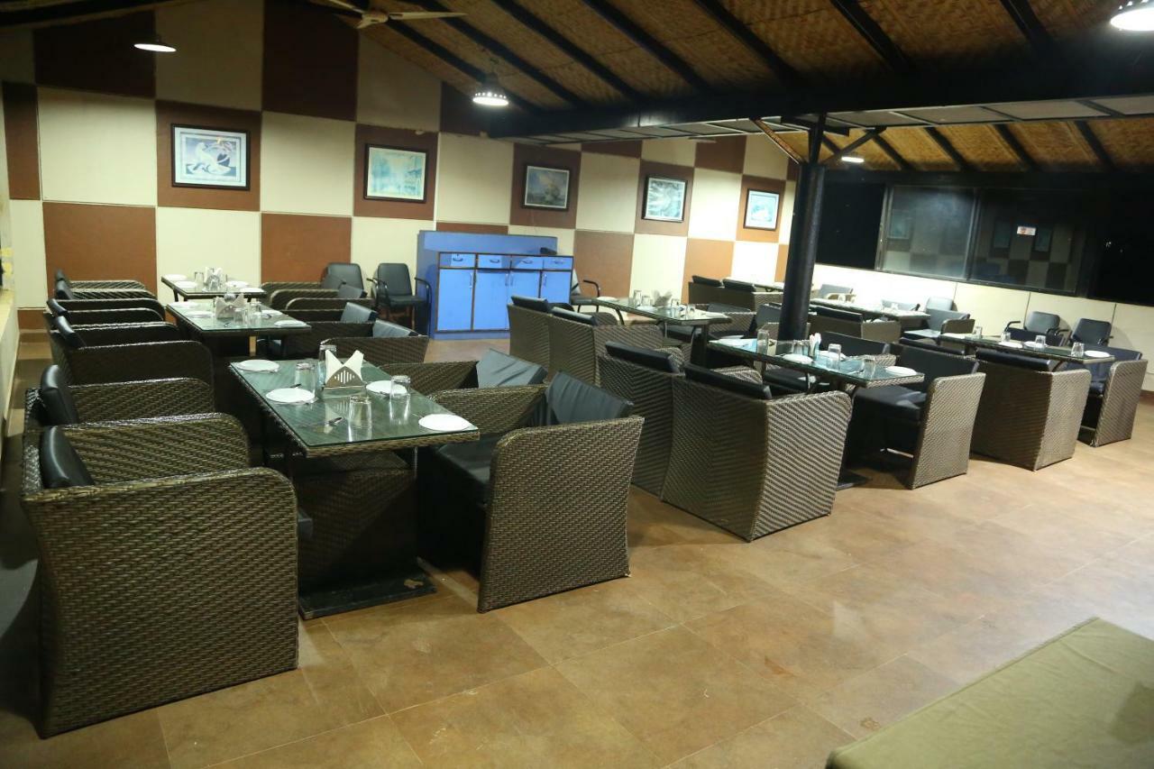 Cotton County Club And Resort Hubli Luaran gambar